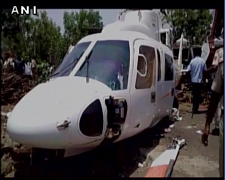 ब्रेकिंग न्यूज – मुख्यमंत्र्यांच्या हेलिकॉप्टरला लातूरमध्ये अपघात
