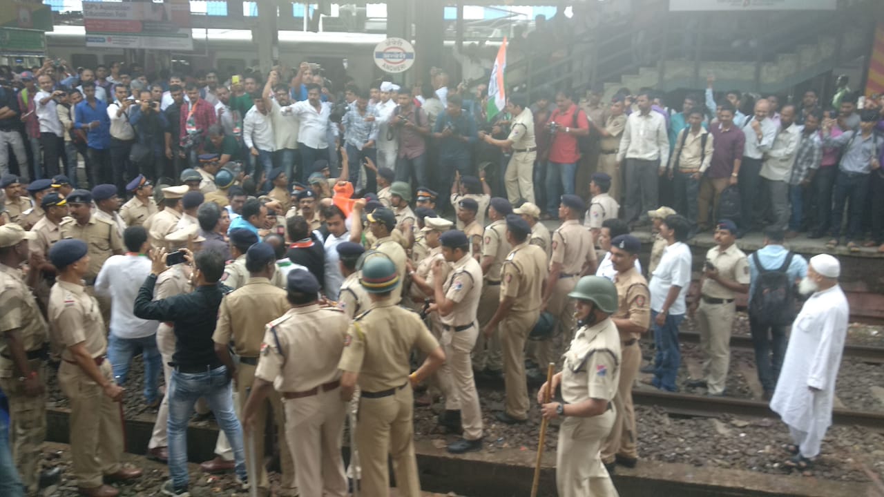 सकाळच्या सत्रात भारत बंदला मुंबईसह राज्यात चांगला प्रतिसाद, अशोक चव्हाणांसह काँग्रेस नेते पोलिसांच्या ताब्यात !
